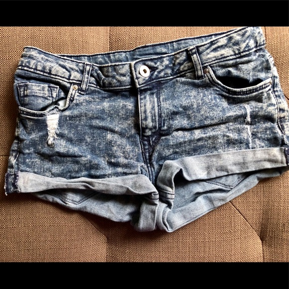 H&M Pants - FINAL SALE H&M Acid Wash Denim Shorts Size US 8